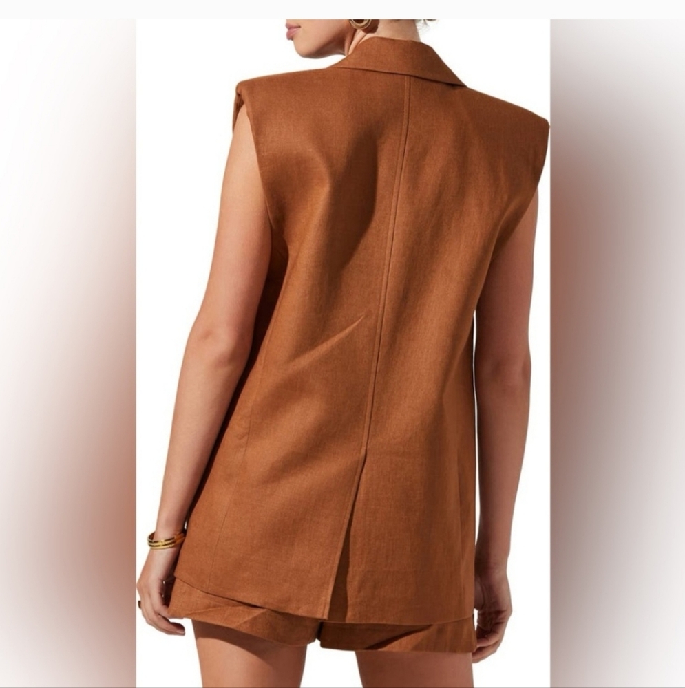 ASTR The Label Sleeveless Vest